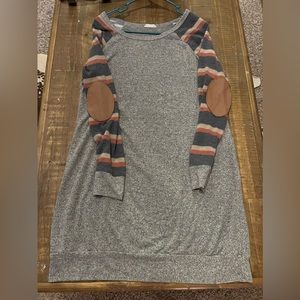 Guc tunic/ dress wear with leggings or jeans and looks super cute